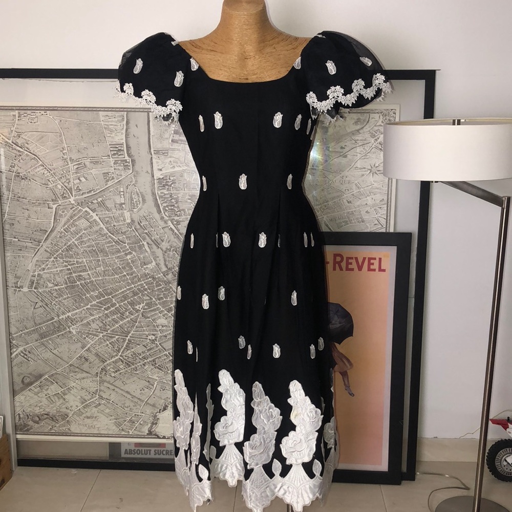 RICHILENE New York Vintage black mesh embroidered floral black and white Size 10